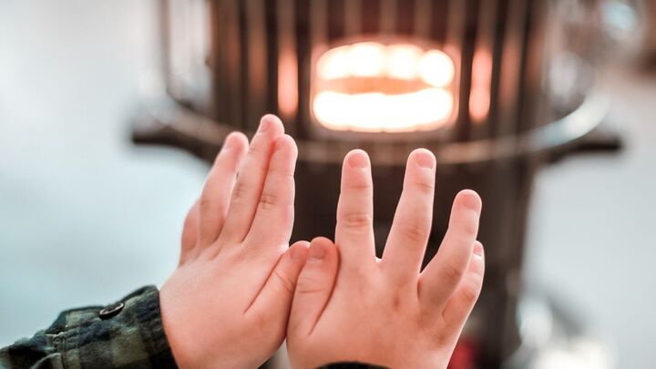 暖房器具、そのまま使う前に!火災を防ぐためのチェックポイント。乾燥時期は要注意