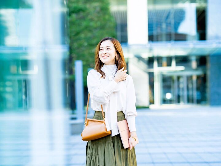 絶対にムリ…。男性が「隣にいてほしくない…」と感じる女性の服装2つ