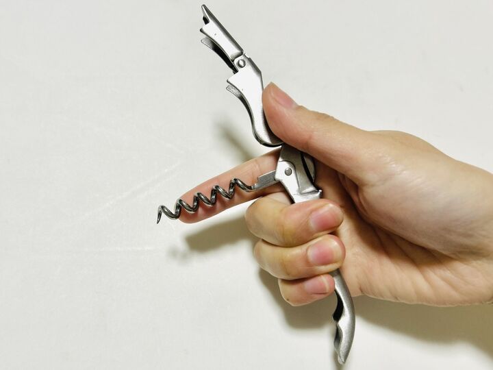 【初心者必見】ワインのコルク栓を上手に開ける方法!オープナーの使い方&失敗しないコツ