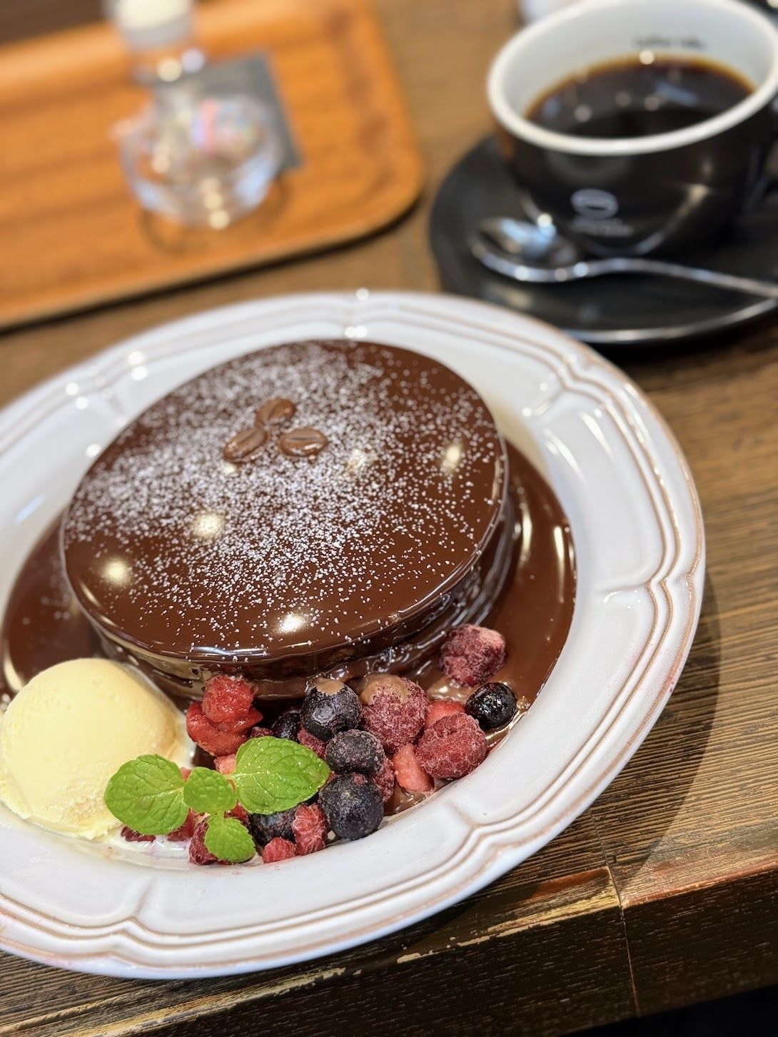 冬限定！チョコにおぼれる珈琲館の大人気メニュー「とろける濃厚チョコソースのホットケーキ」が今年も登場