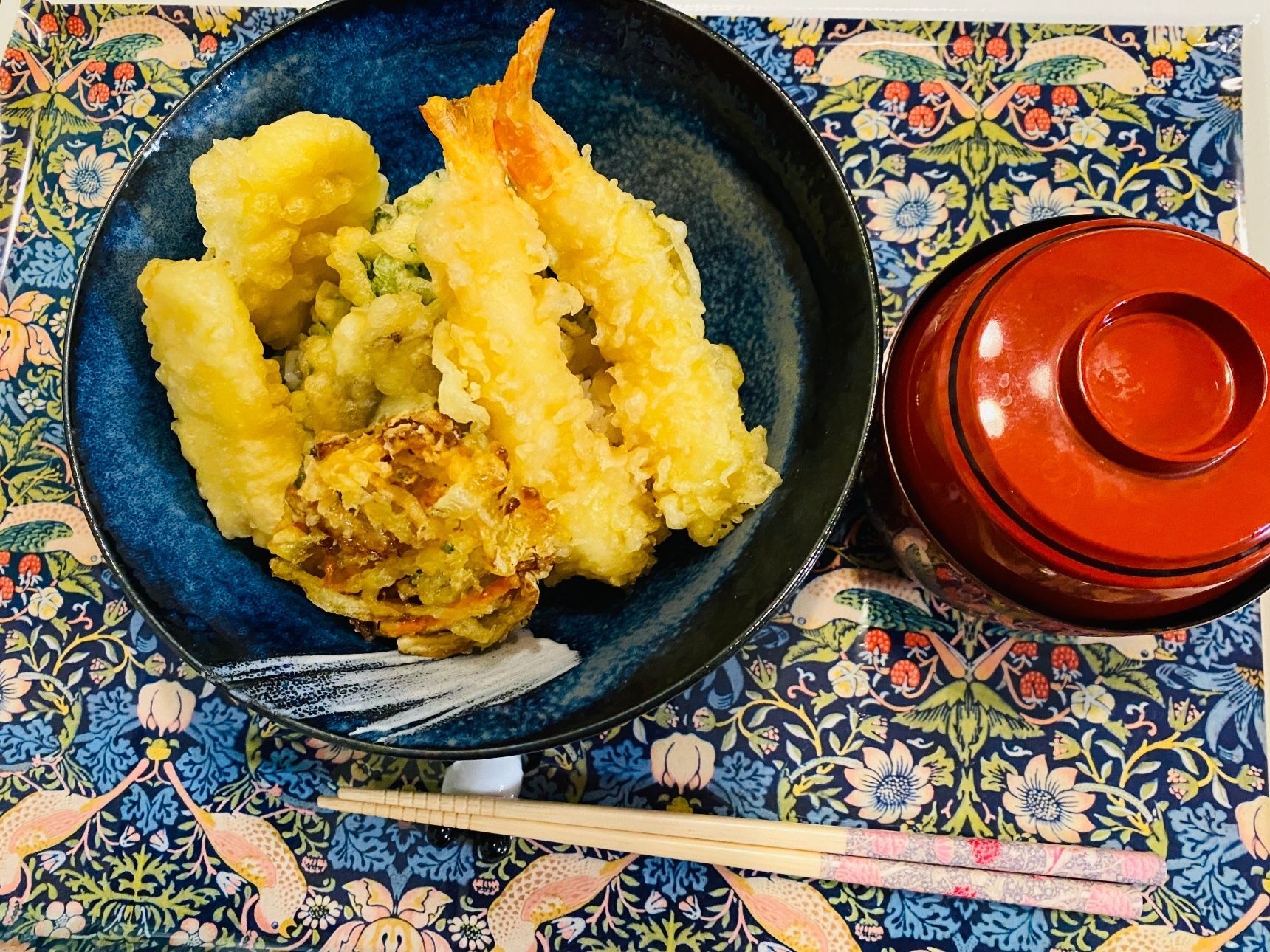 ナイスアイデア♪具材たっぷり天丼！