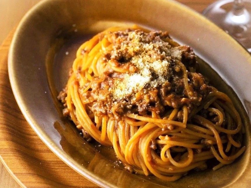 パスタ世界一のシェフが教える「ぜんぜん煮込まない絶品ミートソースの作り方。濃くてトロトロに仕上げる裏ワザがすごい！