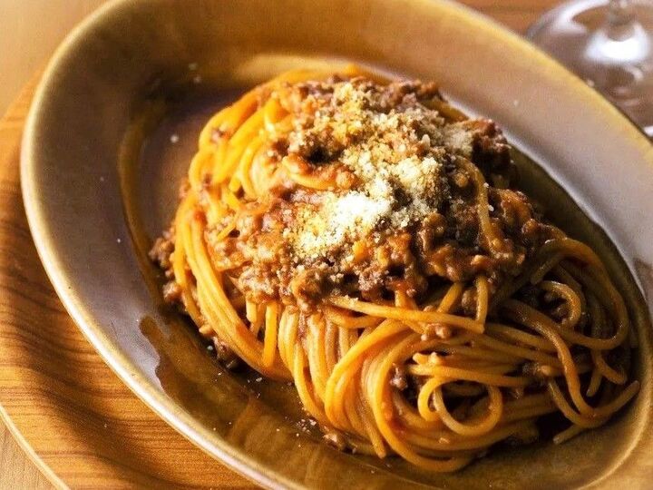 パスタ世界一のシェフが教える「ぜんぜん煮込まない絶品ミートソースの作り方。濃くてトロトロに仕上げる裏ワザがすごい!