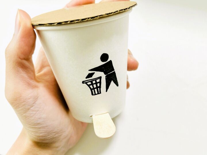 こ、これは楽しい!紙コップで『ペダル付きゴミ箱』を忠実に再現したら…思わず出来栄えに拍手喝采!【紙コップのユニークな活用術】