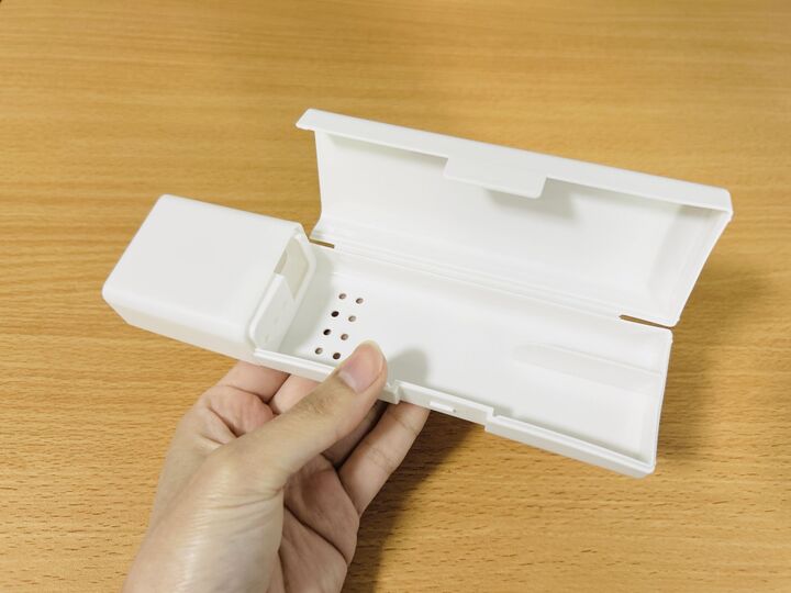 【キャンドゥ】閉じたらシンプル、開けたら複雑なケース。これ、な~んだ?普段使いはもちろん、旅行や帰省の際に重宝