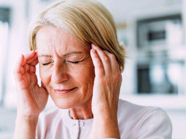 『更年期のイライラがつらい…』気分の浮き沈みを抑える効果的な方法は?