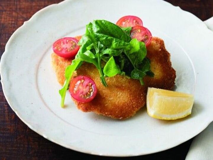 【笠原将弘さん】1枚80円の鶏むねで作る「ミラノ風カツレツ」を美味しくする裏ワザとは?大さじ2杯入れるだけ!