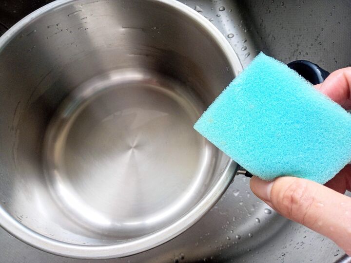 カレー鍋を洗ってもスポンジがギトギトしません♪おすすめ裏ワザ3つ!