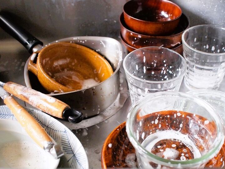 スポンジに「食器洗い洗剤」は直接つけません。食器洗いがラクになる!目ウロコアイデア♡