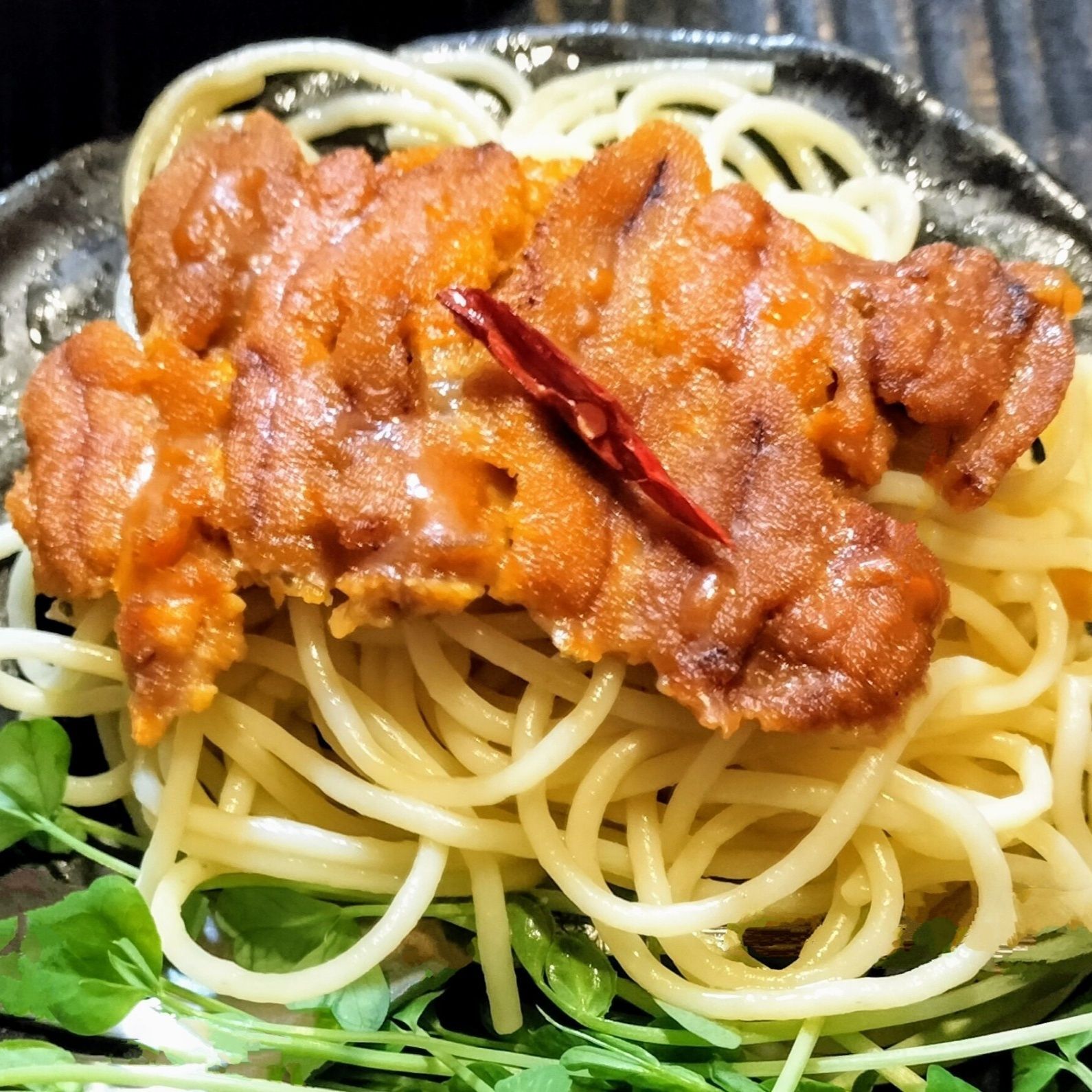 お箸で食べるパスタ！やみつきパスタ！ペペロンチーノ！香ばしい醤油の香りの濃厚焼きうに！