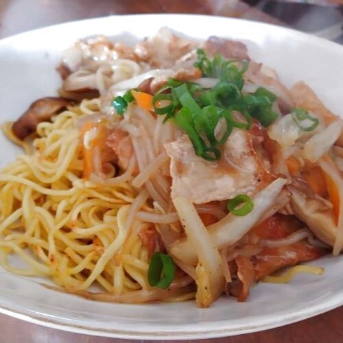 ごま油と塩で麺に下味をつけた【中華焼きそば】