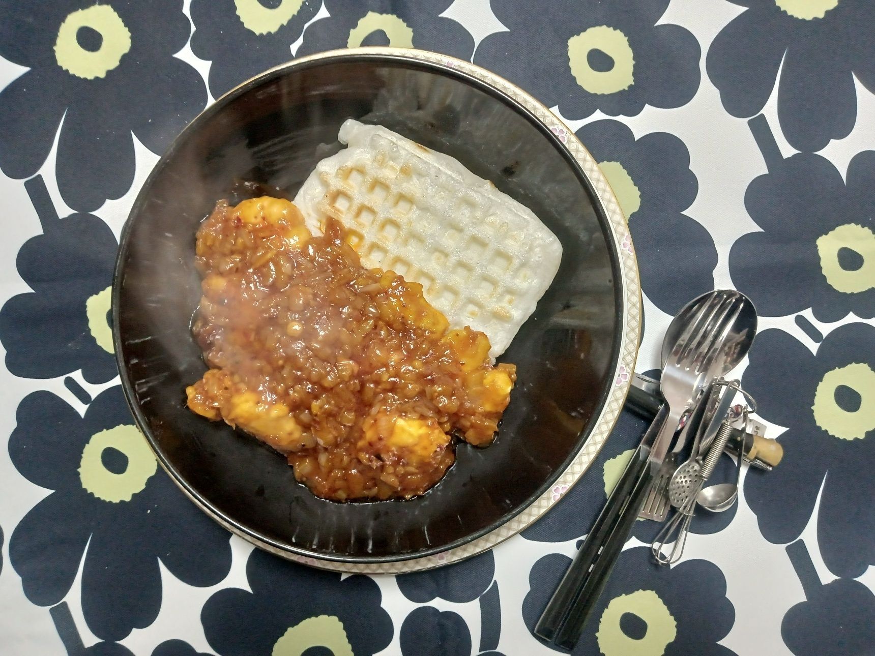 【お家ご飯】海老チリと餅ワッフル