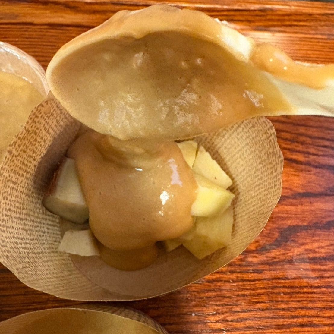 中にもお芋や豆を入れてから7～8分目まで入れます