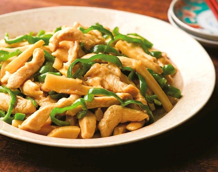 【笠原将弘さん】1枚80円の鶏むねで作る「チンジャオチキン」の作り方。ロース以上の美味しさに仕上がります!