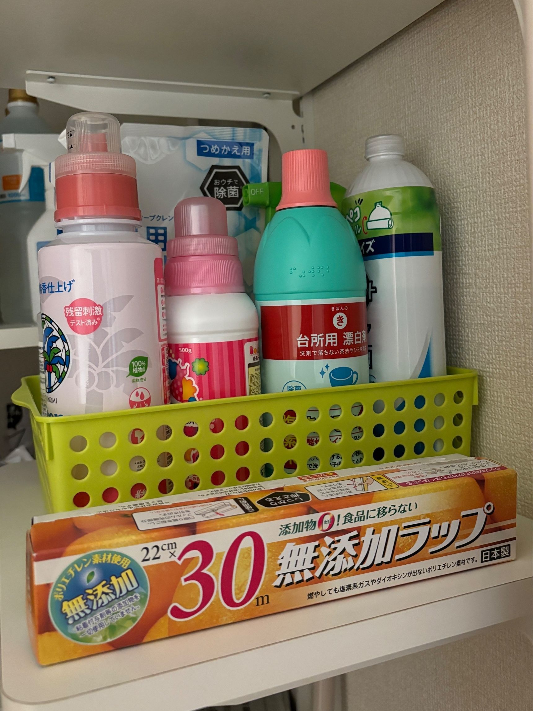 洗剤ボトルを入れているトレーにも