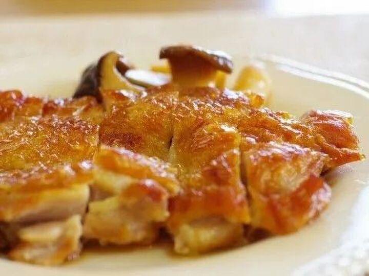 鶏肉を"皮付きのまま"キレイに切る方法。「それだけでイイの!?」「知らなかった…!!」