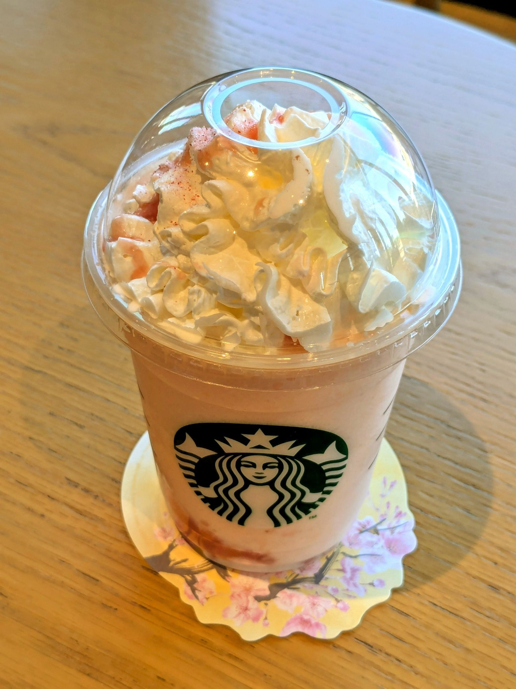 美味しすぎる！！スタバの白桃と桜のわらびもち フラペチーノ