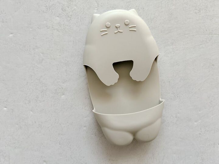 【セリア】猫派も犬派も使ってみて!グレーのにゃんこ、すました顔して働き者