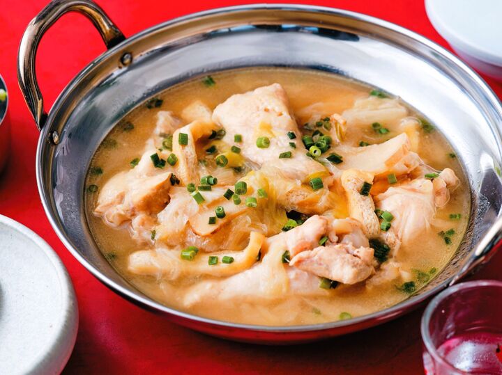 【しっとりぷるぷる!】鶏手羽元で作る「タッカンマリ風スープ」の作り方。じっくり煮込むからコラーゲンと旨味がたっぷりです♪