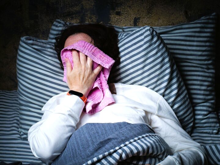 40代・50代の【寝汗】、実は危険サイン!?意外と効果のある「気にせず眠るために対策」とは?