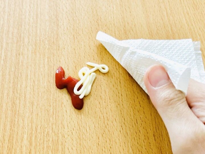 こぼしたマヨネーズやケチャップ、拭くのはNG!ウソのようにキレイになるお掃除ワザって?