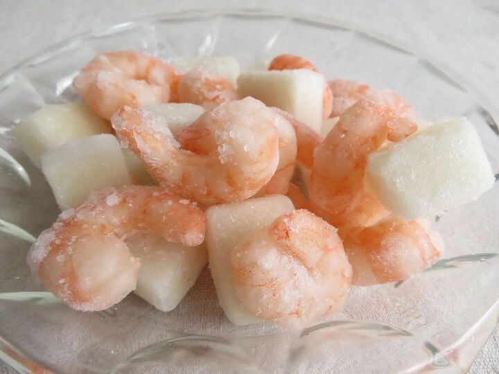 冷凍シーフードミックス、凍ったまま調理してない?縮まずメチャおいしくなる解凍方法って?