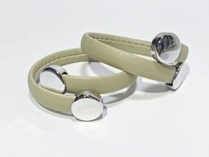 【ダイソー】アームバンドがめっちゃ万能だった!腕につけるだけじゃない超便利な使い道〈試してみた〉