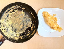 こげつく古いフライパンが意外な裏ワザで驚きの復活！卵焼きもくっつかずに焼けます♪