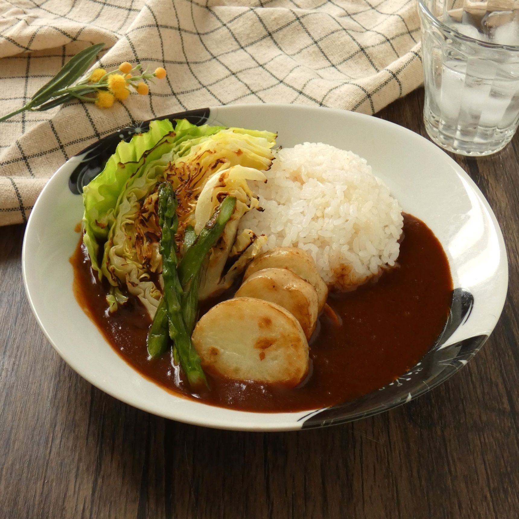 レトルトカレーの簡単アレンジ！「春野菜たっぷりカレー」