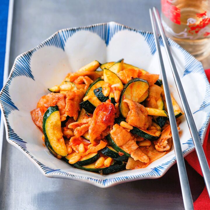 見た目が若すぎる人が食べている!「豚肉とズッキーニのポックム」の作り方。きめ細やかでツルツル美肌になれますよ♪