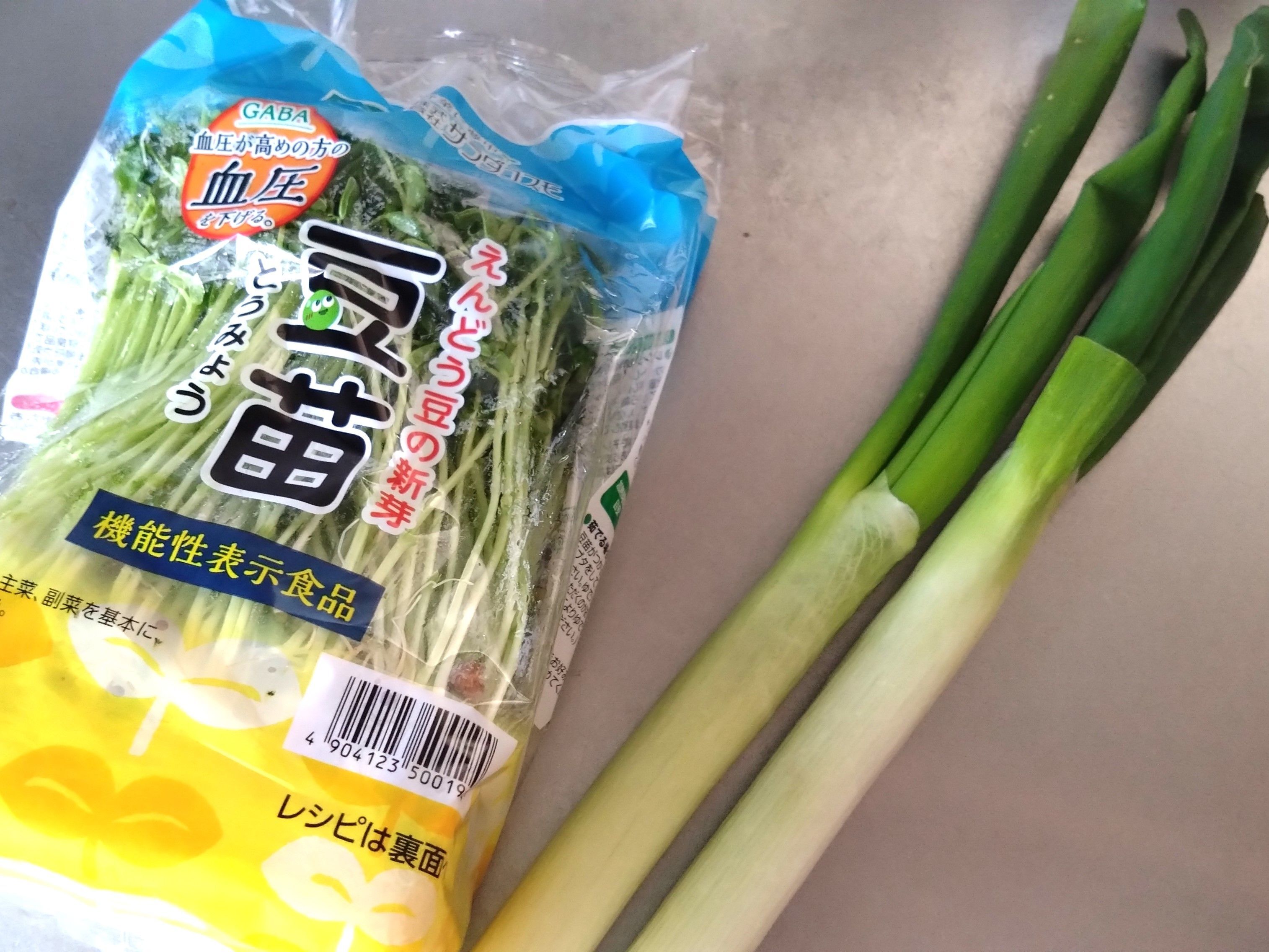 【節約にも】野菜が高い今こそ試したい！切れ端だけの「リボベジ」やってみた