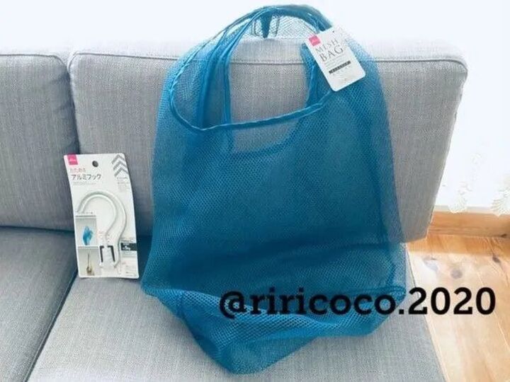 【ダイソー】メッシュバッグを回転フックにひっかけるだけ!玄関のイライラをすっきり解決♪