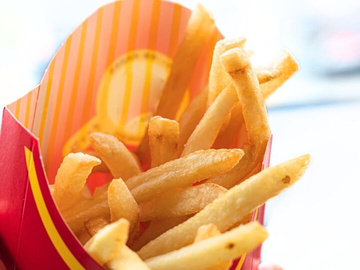 食べきれなかったマックのポテトを「袋ナシ」で持ち帰る裏ワザ。やってみたら…意外と便利じゃん♪