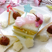 10枚切り食パンで簡単！ ひしもち風ひなまつりサンドイッチ！
