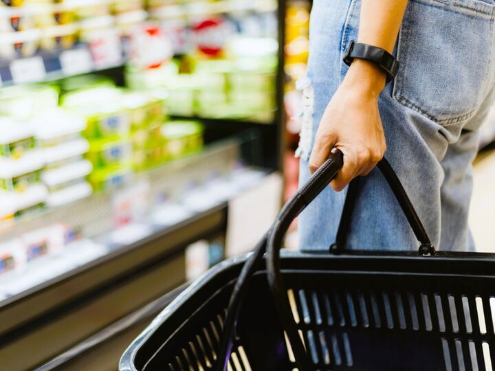 食費2万円台の人が「スーパーでは絶対に買わないストック食材」3つ