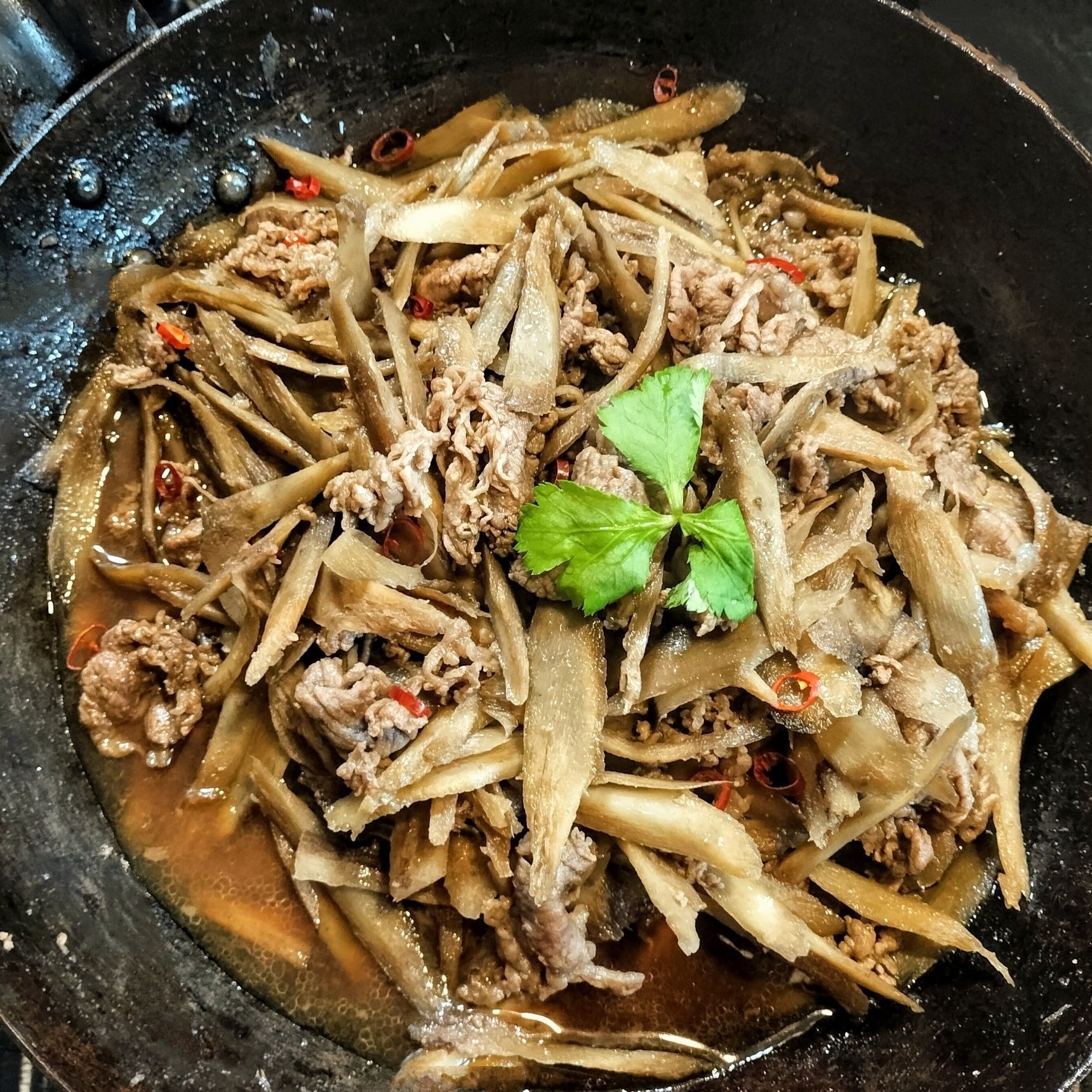 牛丼！すき焼き！どちらでも！コク旨！ザクザクささがきゴボウと牛肉のピリ辛甘辛炒め煮！