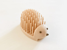【セリア】想像を軽く超えた実用品のハリネズミちゃん「針の部分がとんでもないことに…！！」