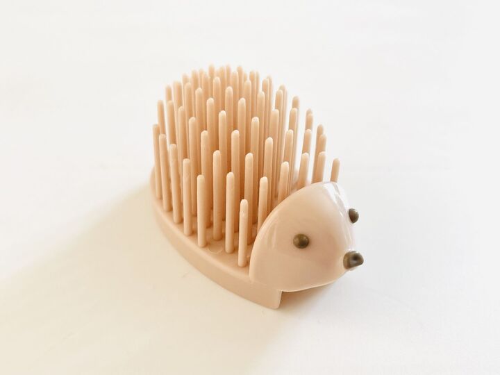 【セリア】想像を軽く超えた実用品のハリネズミちゃん「針の部分がとんでもないことに…!!」