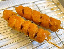 1本50円の魚肉ソーセージで作る「トルネードポテト風」。簡単で、味つけナシでも美味しいです！
