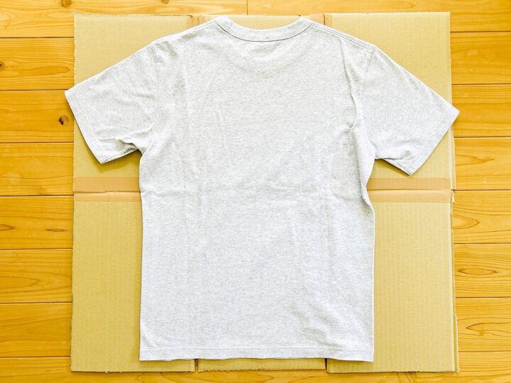 Tシャツが秒でぴしっと畳める!段ボールとガムテで作る「シャツたたみ機」が便利すぎて、お店でも使えばいいレベル♡