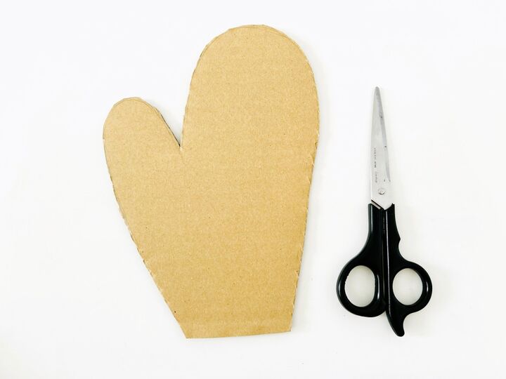 〈段ボール編み機〉でふわふわミトンが作れますよ~。地厚で鍋つかみにもおすすめ♪