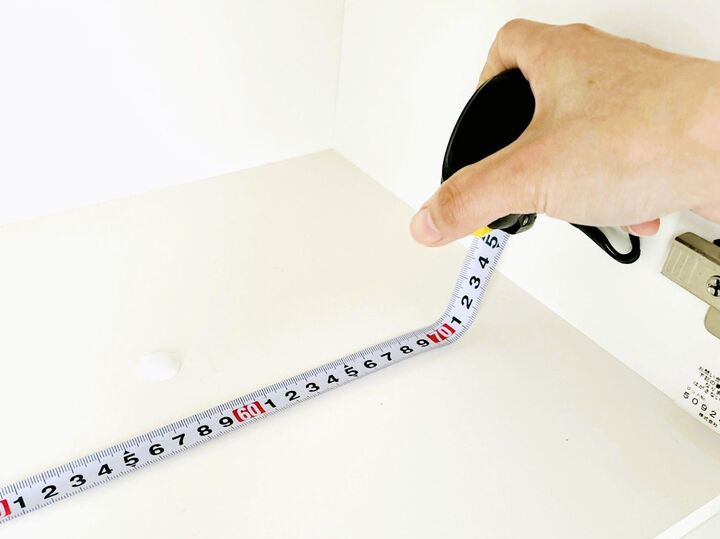 メジャーで角をピタッと測れる!どこにでもある“あの文具”でできる裏ワザ、考えた人天才すぎ♡