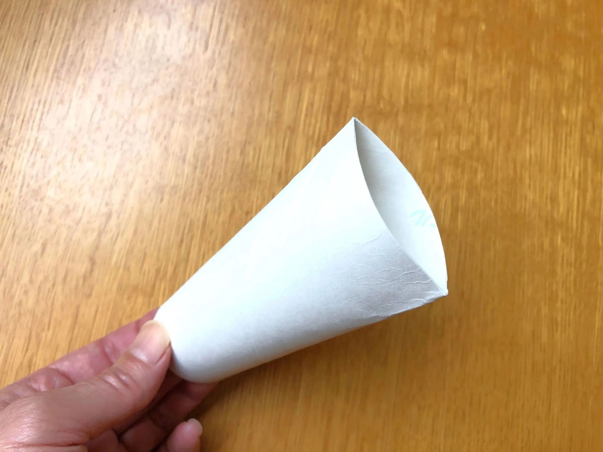 トイレットペーパー芯、すぐ捨ててない？つぶすだけで便利アイテムになるんです♪