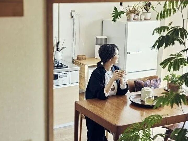 【50代の一人暮らし】こだわりのお気に入り家具が素敵。「築33年の和室」をおしゃれに使いこなすコツ