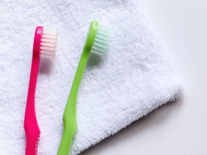 歯ブラシを"半分に"カットするだけで!?超便利なお掃除アイテムに大変身♡奥の奥までスッキリ~!!