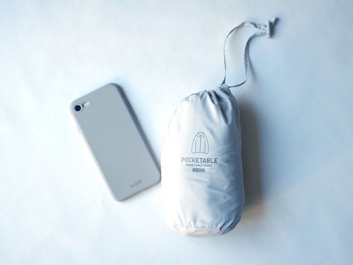 【ユニクロ】このサイズ感、めっちゃイイ…!!バッグにひとつ忍ばせておくだけで大助かりの「優秀アイテム」発見♡