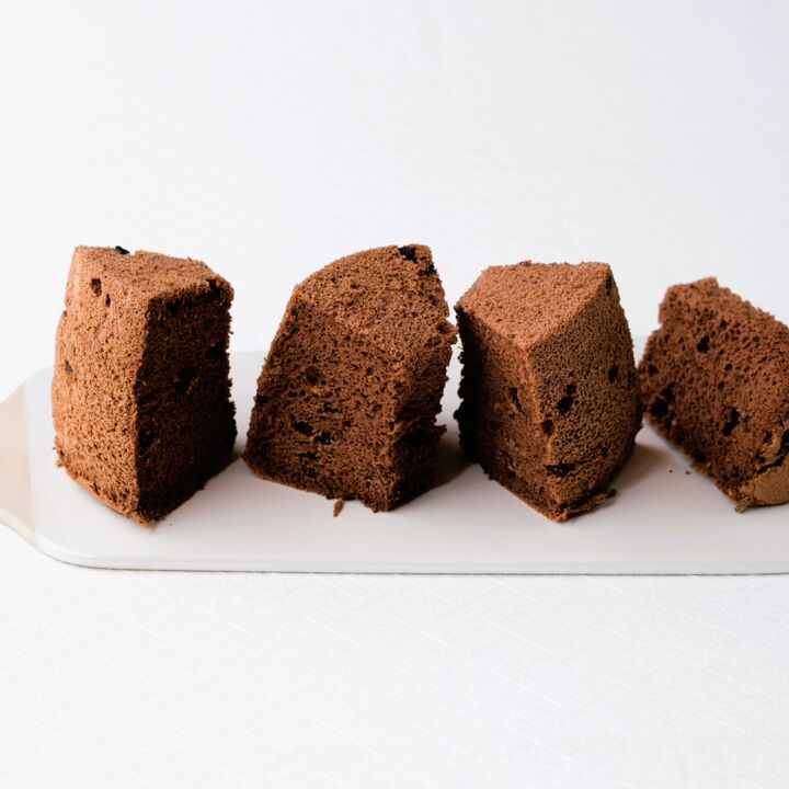 【オイルなし、グルテンなし】米粉のふわふわ「ココアとチョコチップのシフォンケーキ」の作り方。体にやさしいのに満足感のあるおやつです!