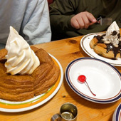 【コメダ珈琲店】食べ比べ！シロノワールと期間限定チョコノワール