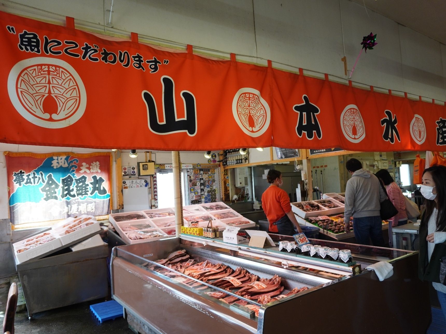 新鮮な天然魚を買うなら市場へ！