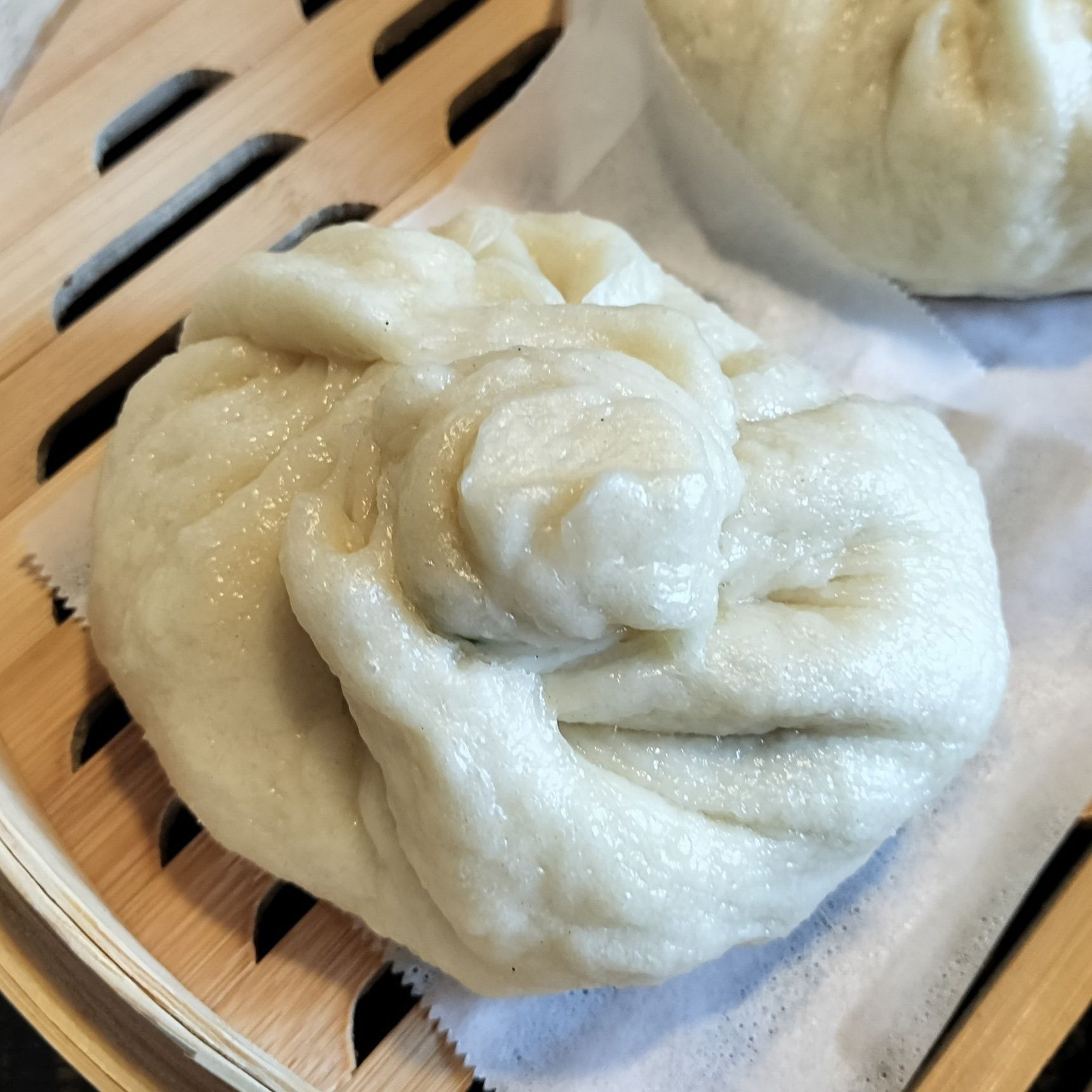 ふっくら肉まん！餃子の餡の残りに具材と調味料を足して、肉まんと中華スープ！